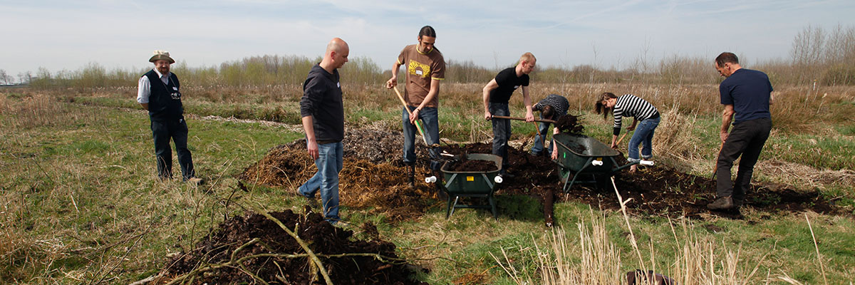 Broeihoop opzetten. Foto: Jelger Herder