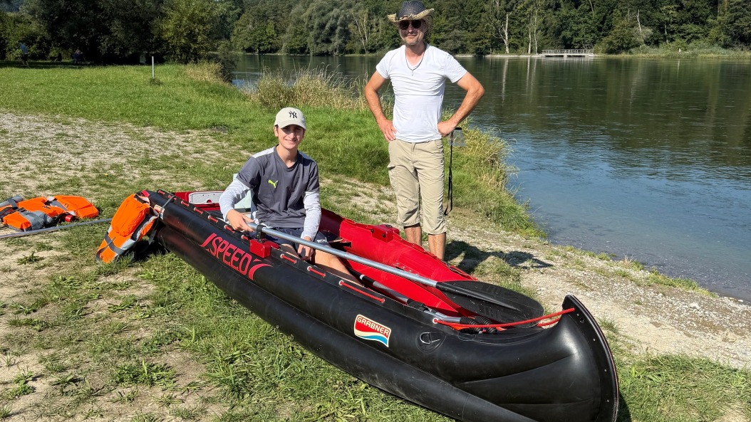 Ivo en Nils tijdens de voorbereidingen van de roeitocht