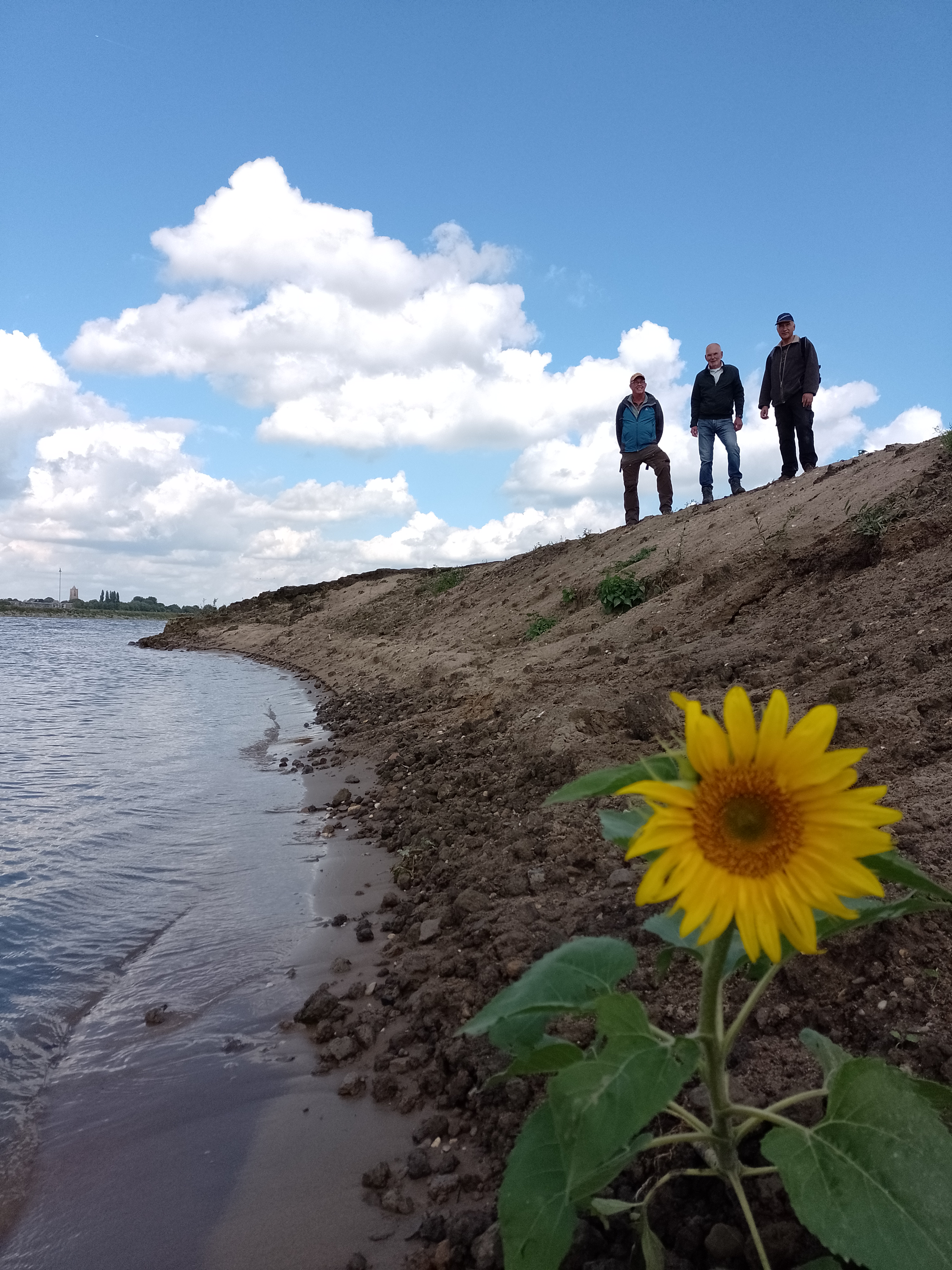 Vrijwilligers tijdens een 'palingwalk'. Foto: Peter Franken